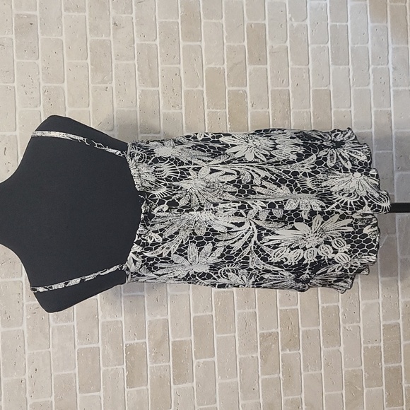 Women's Black and White Floral Print Relax Fit High Low Spaghetti Top(Sz 4) - Picture 4 of 8